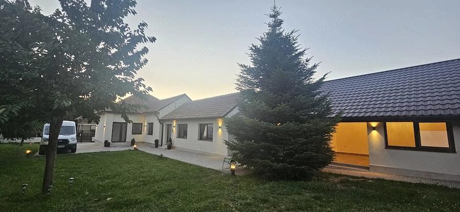 Casă cu 4 camere cu Teren 680 Mp în Central