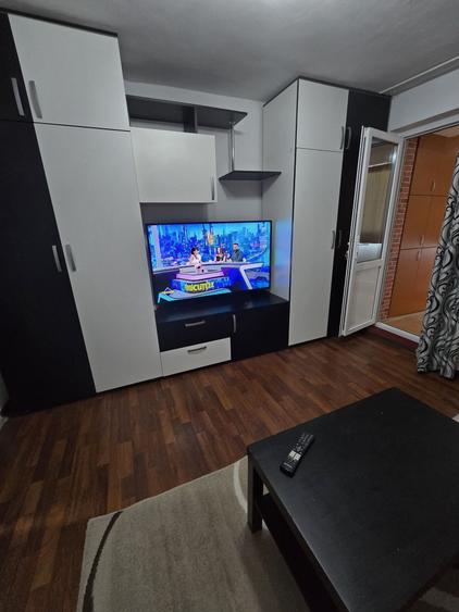 Apartament cu 2 camere decomandat în Micro 6