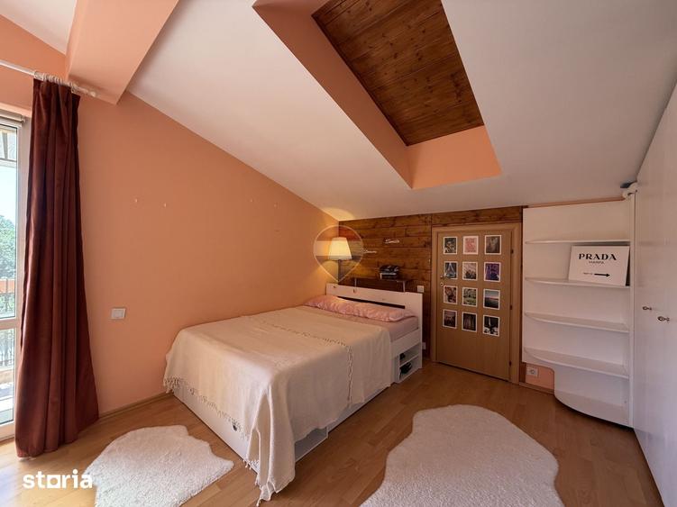 Casă cu 8 camere cu Teren 1947 Mp în Corbeanca