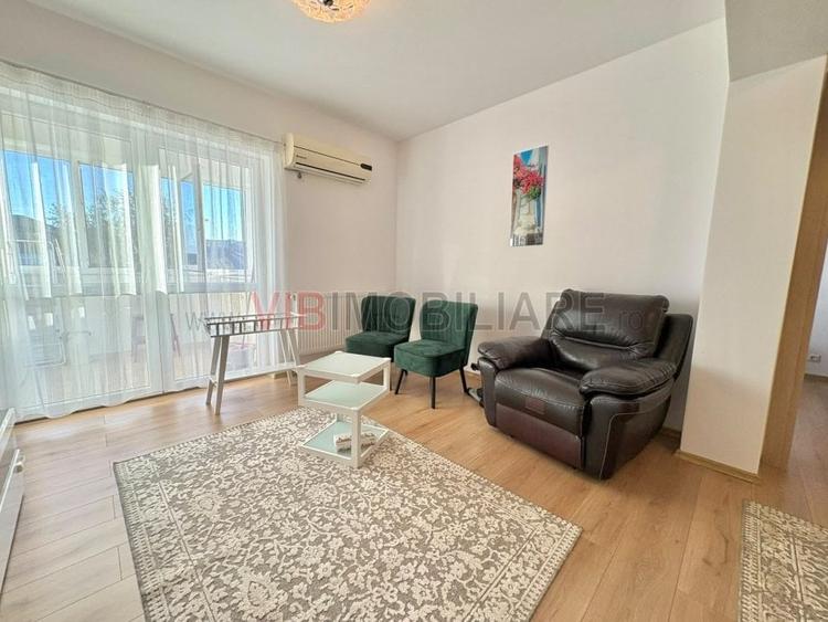 Apartament cu 3 camere semidecomandat în Gara de Nord