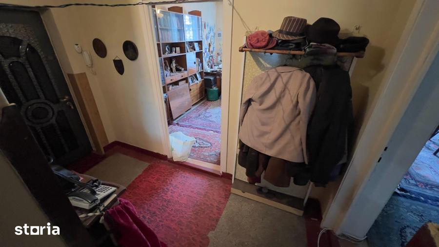 Apartament cu 2 camere decomandat în Petros