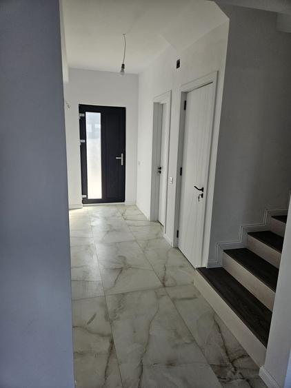 Casă individuală cu 4 camere cu Canalizare în Exterior Vest