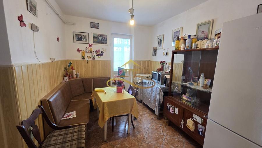 Apartament cu 3 camere decomandat în Milcov