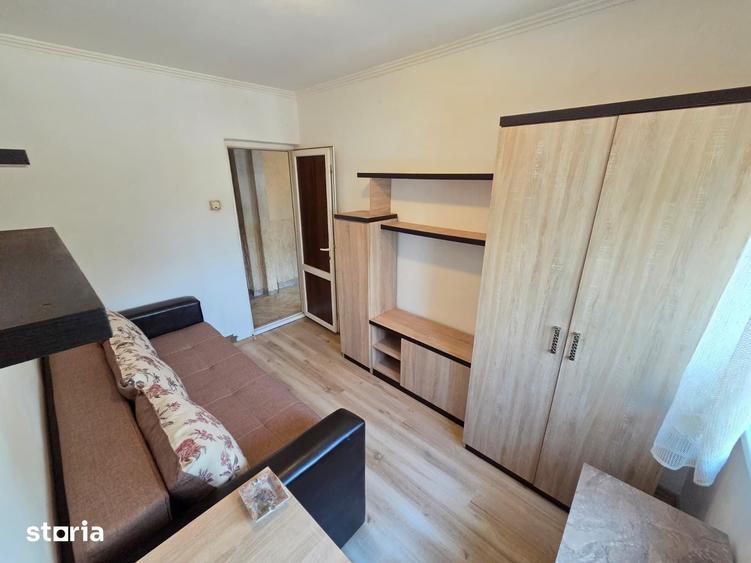 Apartament cu 3 camere semidecomandat în Micro 6