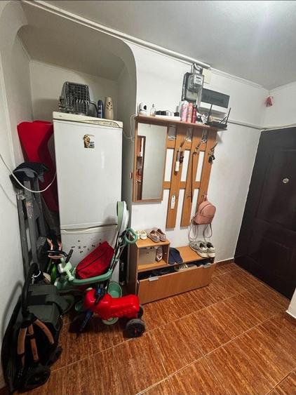 Apartament cu 3 camere decomandat, mobilat în Rahova