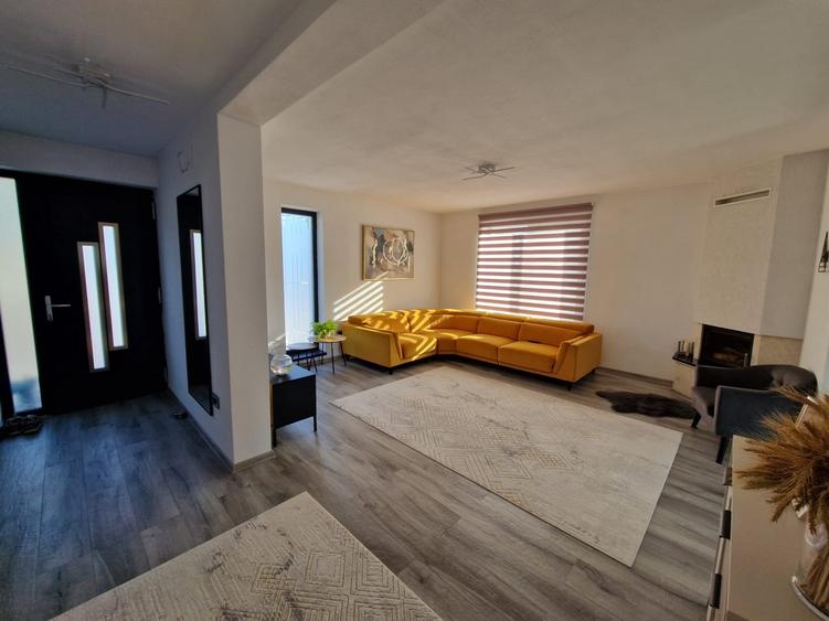 Casă individuală cu 5 camere cu Teren 423 Mp în Periferie