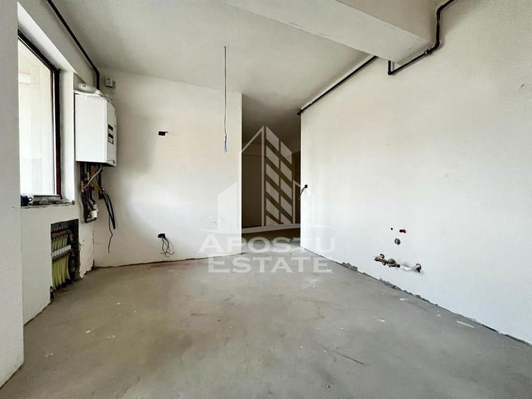 Apartament cu 3 camere semidecomandat în Central