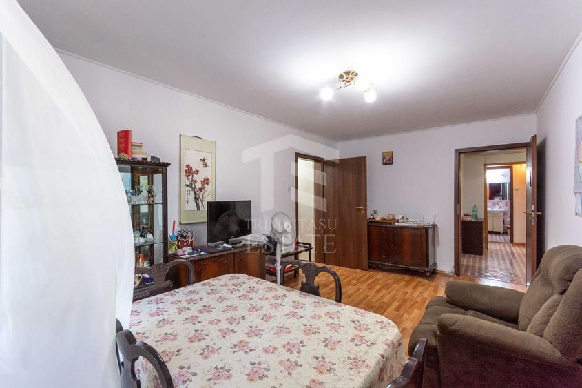 Apartament cu 4 camere semidecomandat în Iancului
