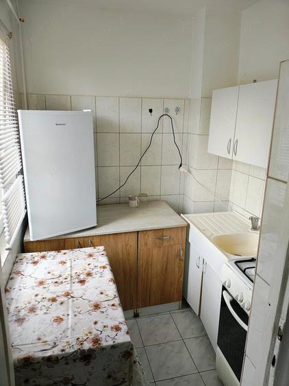 Apartament cu 2 camere semidecomandat în P-ța Doina