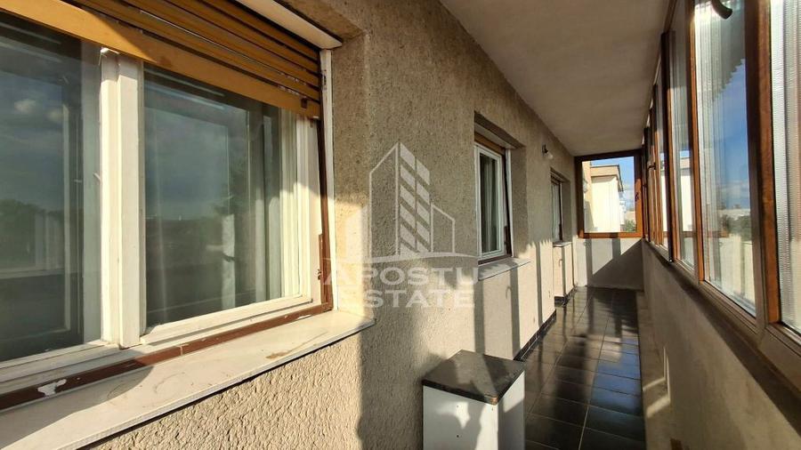 Apartament cu 4 camere decomandat, mobilat în Central