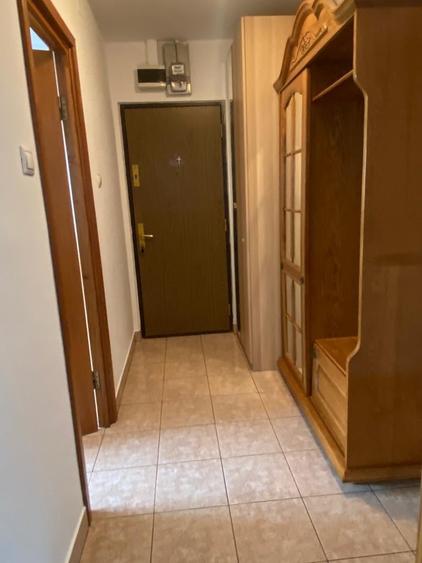 Apartament cu 3 camere decomandat în Berceni