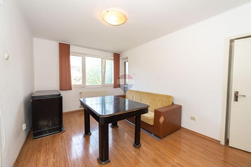 Apartament cu 3 camere semidecomandat, mobilat în Giulești