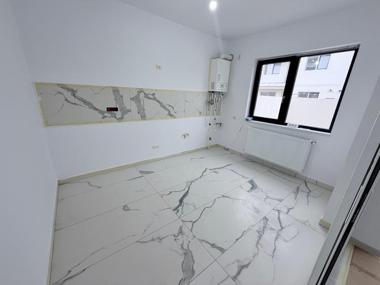 Duplex cu 7 camere cu Canalizare în Sud
