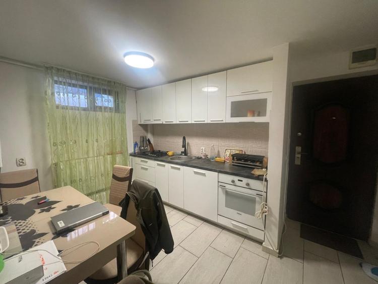 Apartament cu 2 camere decomandat, mobilat în Rovine