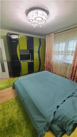 Apartament cu 3 camere decomandat, mobilat în Unirii Nord