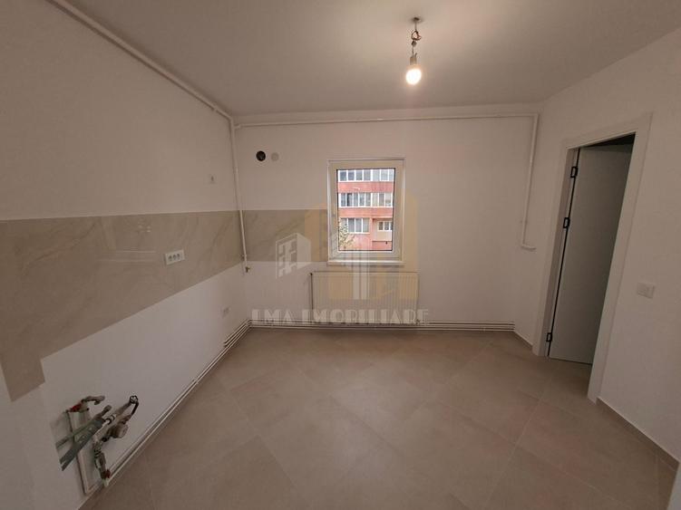 Apartament cu 2 camere decomandat în Tractorul