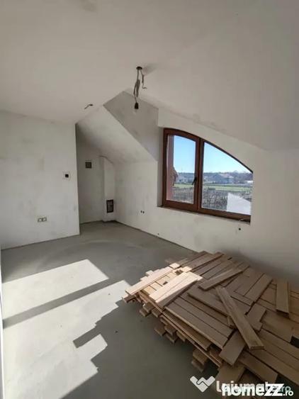 Casă cu 5 camere cu Teren 2305 Mp în Lăpuș