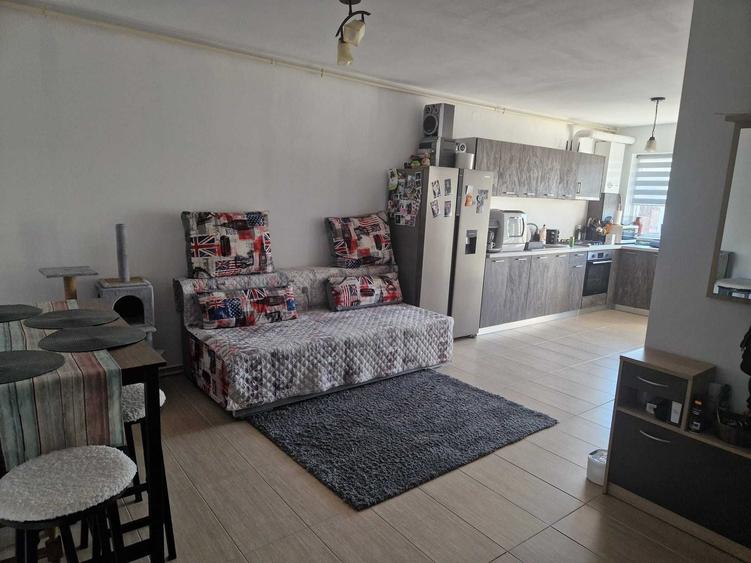 Apartament cu 2 camere semidecomandat în Florești