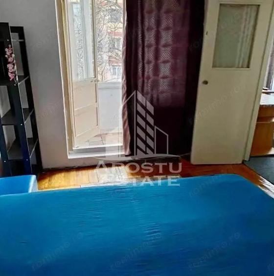 Apartament cu 3 camere decomandat, mobilat în Dacia