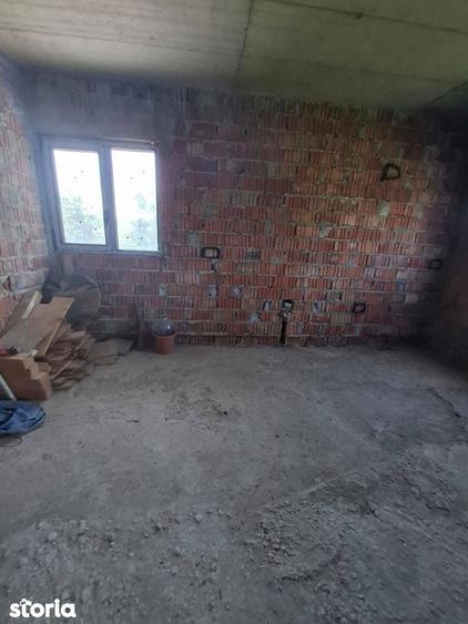 De vanzare Vila la rosu din caramida in aropiere de Roman, 76.000 euro - 1