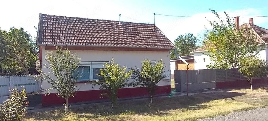 Casă cu 2 camere cu Teren 2025 Mp în Central