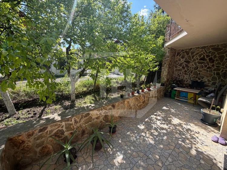 Casă individuală cu 5 camere cu Canalizare în Borhanci