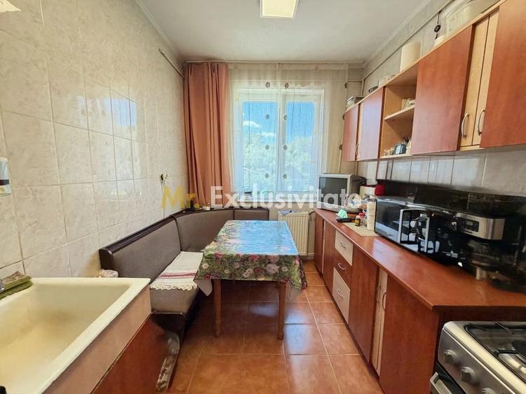 Apartament cu 2 camere semidecomandat în Frații Golești