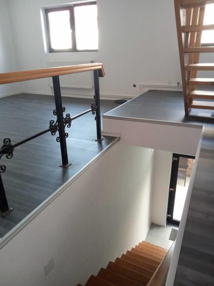Casă cu 4 camere decomandat în Central