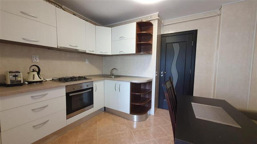 Apartament cu 3 camere decomandat în Burdujeni