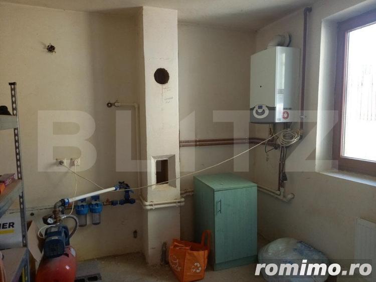 Casă cu 8 camere cu Teren 3500 Mp în Central