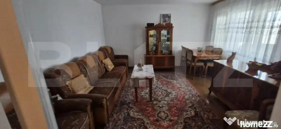 Apartament cu 3 camere decomandat în Central