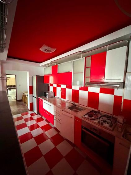 Apartament cu 3 camere decomandat în Central