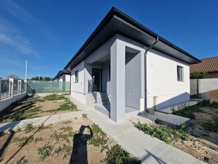Casă individuală cu 3 camere cu Teren 268 Mp în Lumina