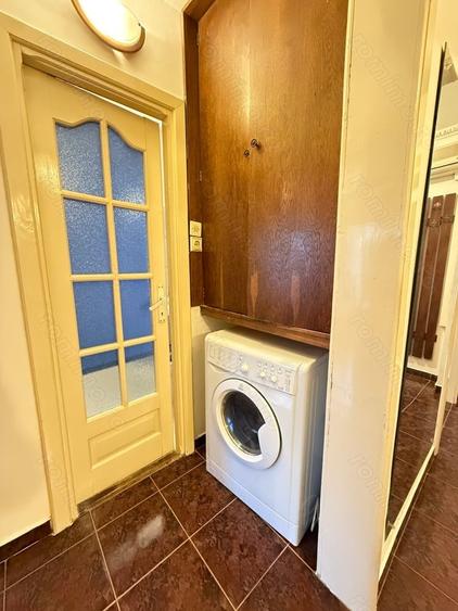 Apartament cu 3 camere decomandat în Girocului