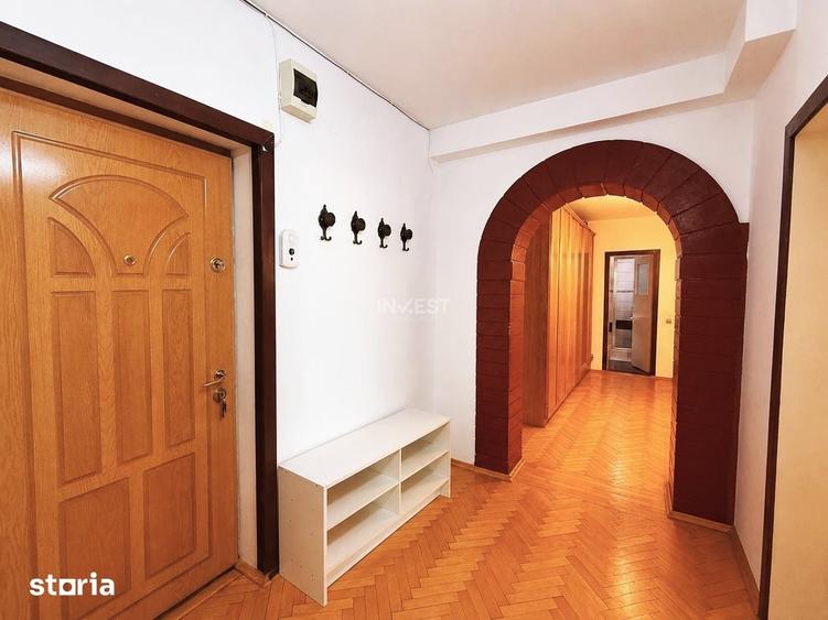 Apartament cu 3 camere decomandat în Nicolina