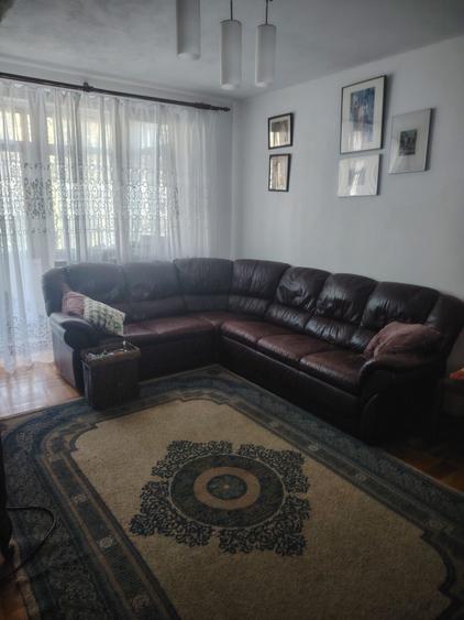 Apartament cu 4 camere semidecomandat în Central