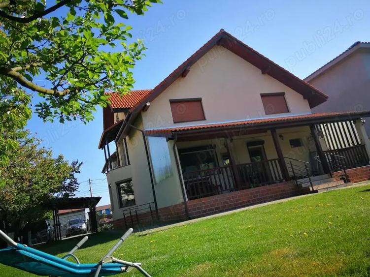 Casă cu 5 camere în Moșnița Nouă