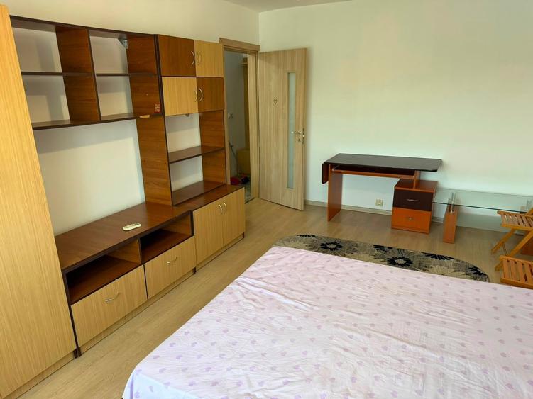 Apartament cu 1 camera decomandat, zona Nicolina - 1