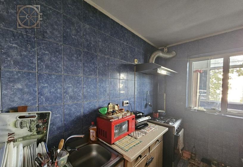 Apartament cu 3 camere decomandat în Dristor