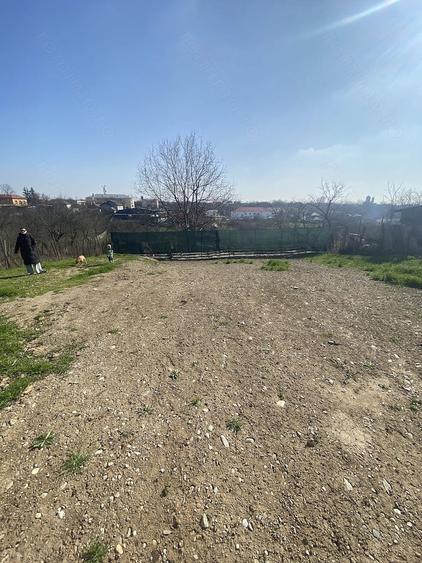 Teren de 900 mp, în Leu