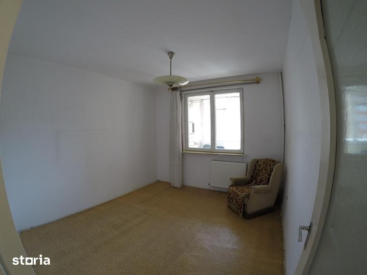 Apartament cu 3 camere semidecomandat în Griviței