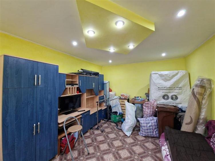 Casă individuală cu 5 camere cu Canalizare în Sud-Vest