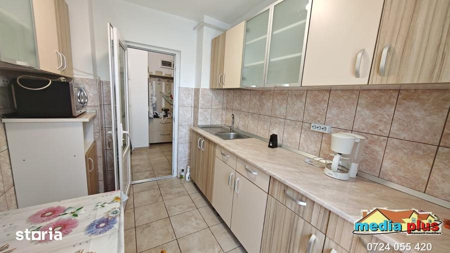 Apartament cu 3 camere decomandat în Micro 17