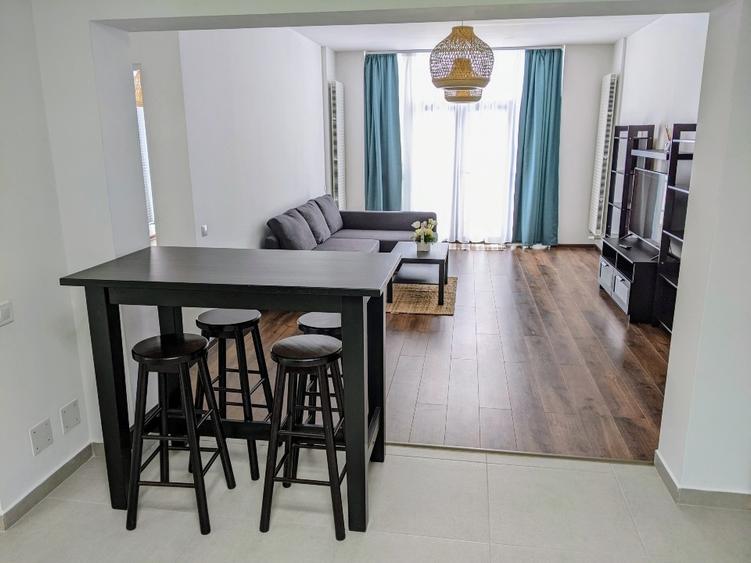 Apartament cu 3 camere decomandat în Noua