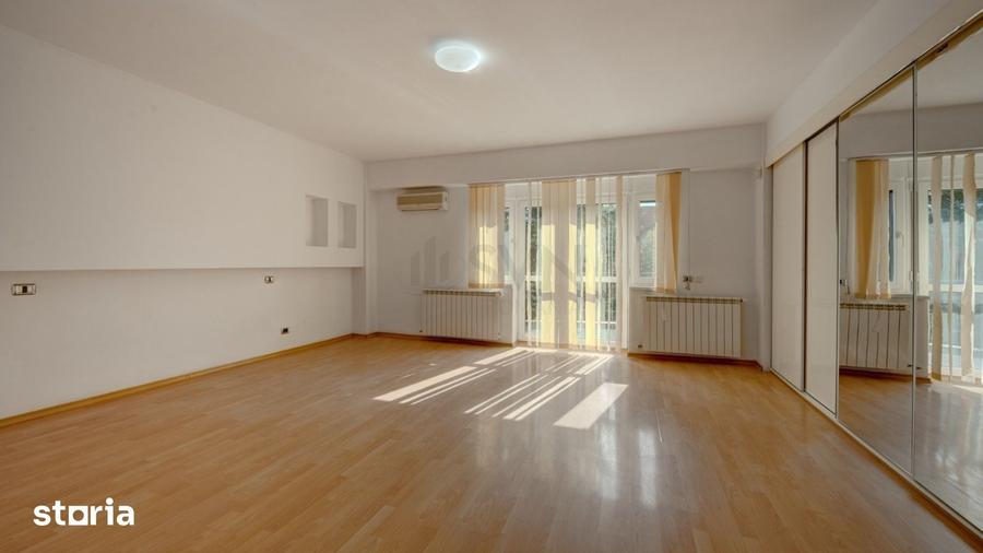 Casă cu 6 camere cu Teren 1052 Mp în Dorobanți