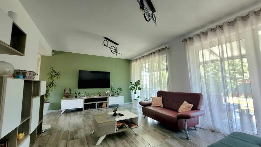 Casă cu 3 camere în Lumina