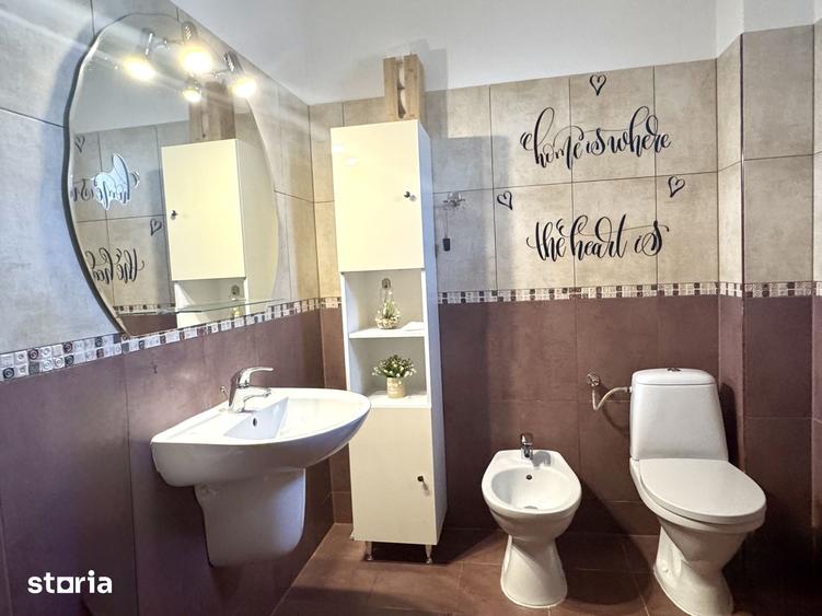 Casă cu 5 camere cu Teren 600 Mp în Lunei