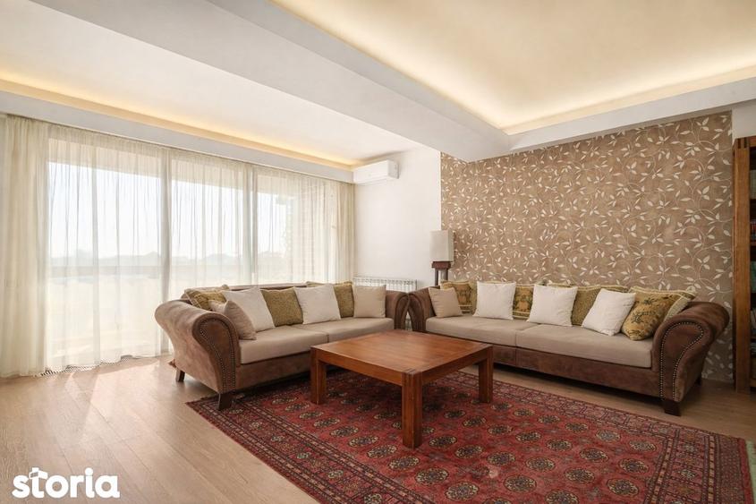 Apartament cu 4 camere, mobilat în Central
