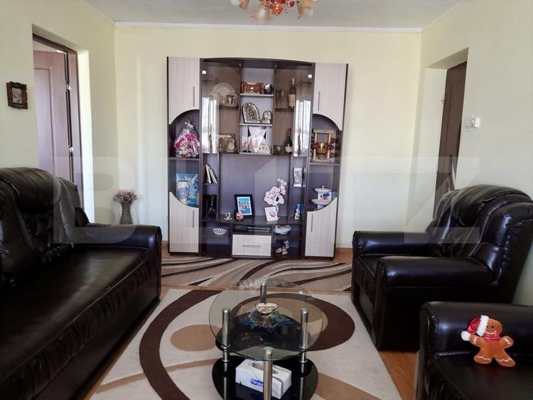 Apartament cu 2 camere semidecomandat, mobilat în Cugir