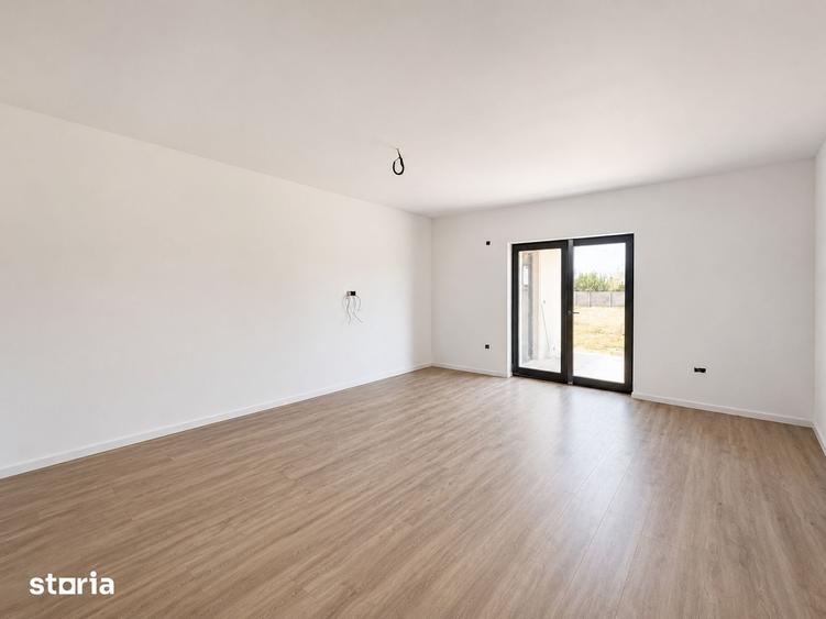 Casă cu 3 camere cu Teren 334 Mp în Moșnița Nouă